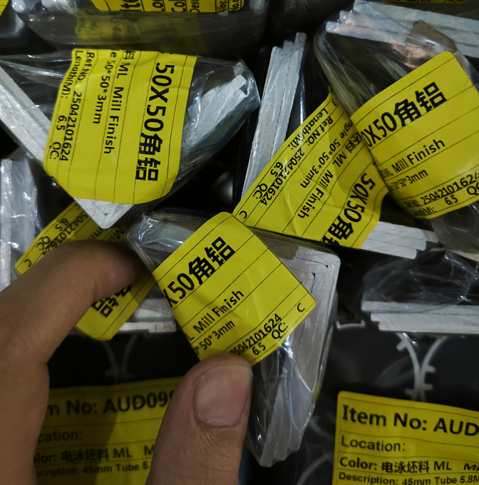 aluminium angle stockage