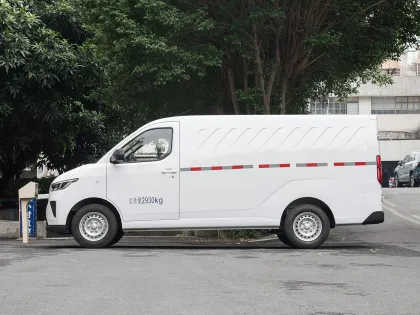 Wuling Yangguang - 100km/h Electric Cargo Van with Reliable Quality