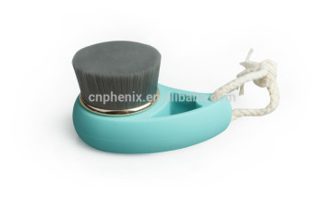 2015 hot sale Comma shape facial cleansing brush