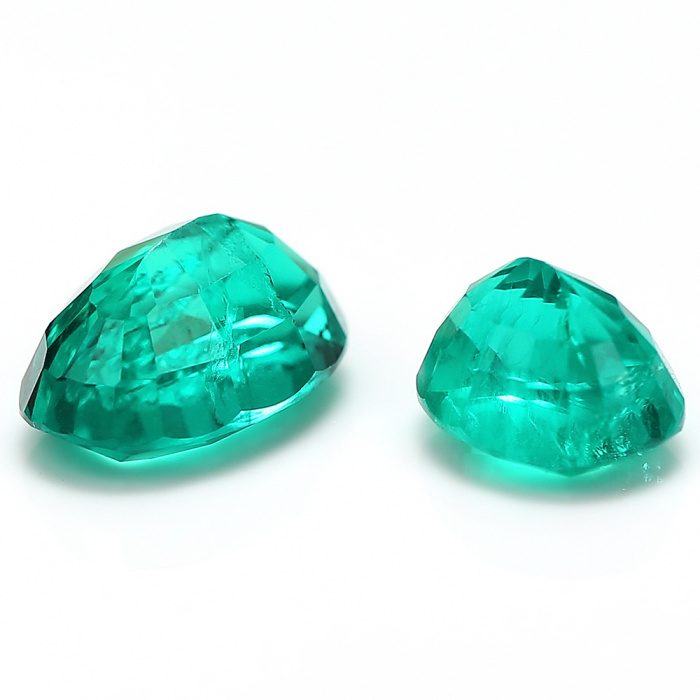 Émeraude colombienne cultivée en laboratoire, taille ovale 9x13