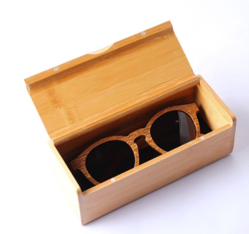 Étui en bois de bambou respectueux de l'environnement pour les lunettes de soleil avec un logo gravé personnalisé