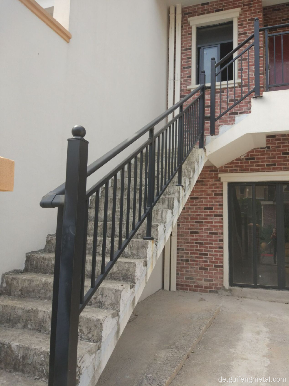 Treppenhändlehre Selbsthäuser im Innen- und Außen -Duplexe im Freien
