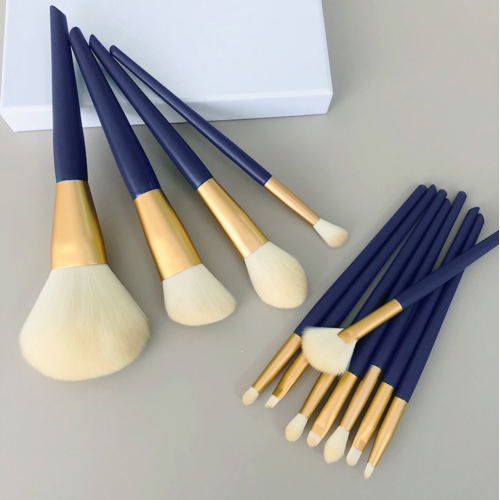 Brushes Makeup Set Go&#39;zallik vositasi Uzoq yog&#39;och dastasi