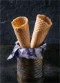 Bonitos conos de helado crujientes