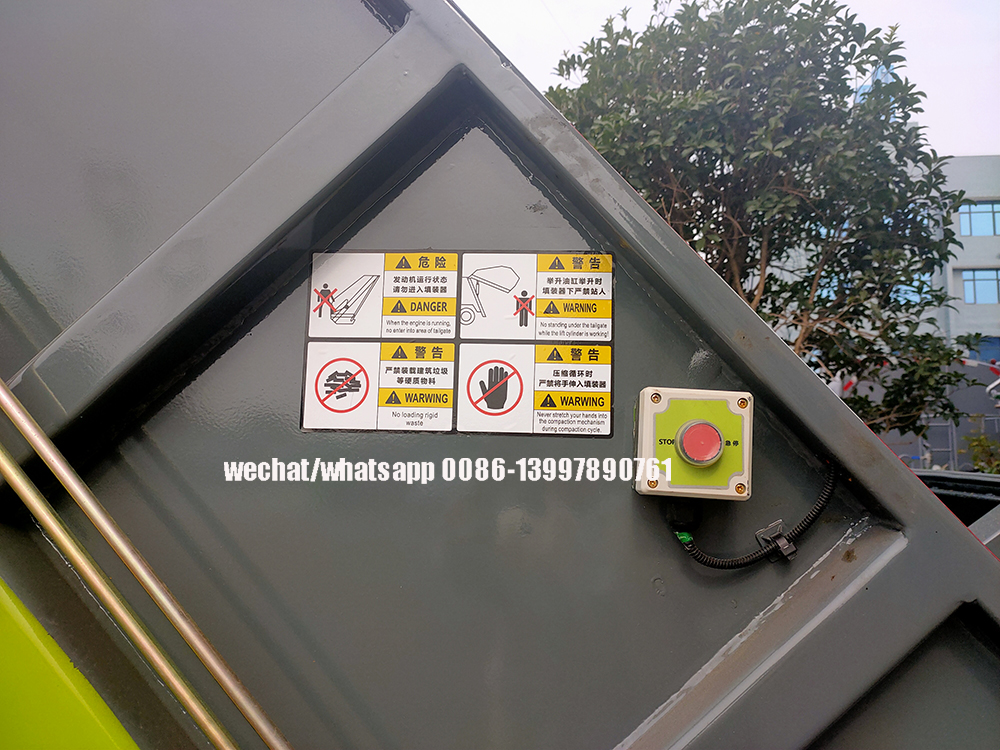 Compressed Garbage Truck Jpg