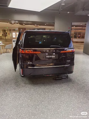 Lantu Voyah Dreamer PHEV Hybrid Electric Car