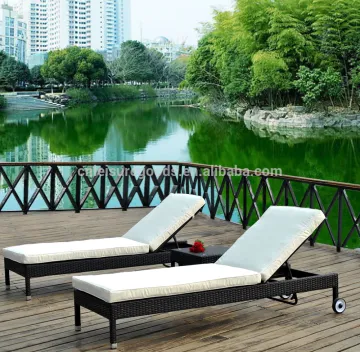 Aluminum frame outdoor rattan sunbed