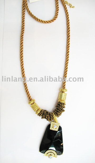 fashion jewelry,necklace,gold necklace