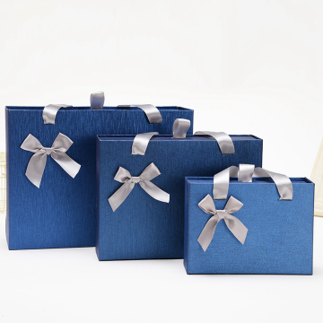 Kotak kemasan bilah hadiah biru