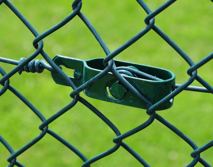 Ratchet Strainer For Tensioning Fence