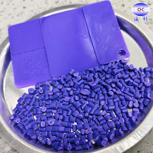 Tubo com núcleo de silicone com masterbatch roxo