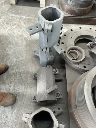 The mixing knife on the mixer