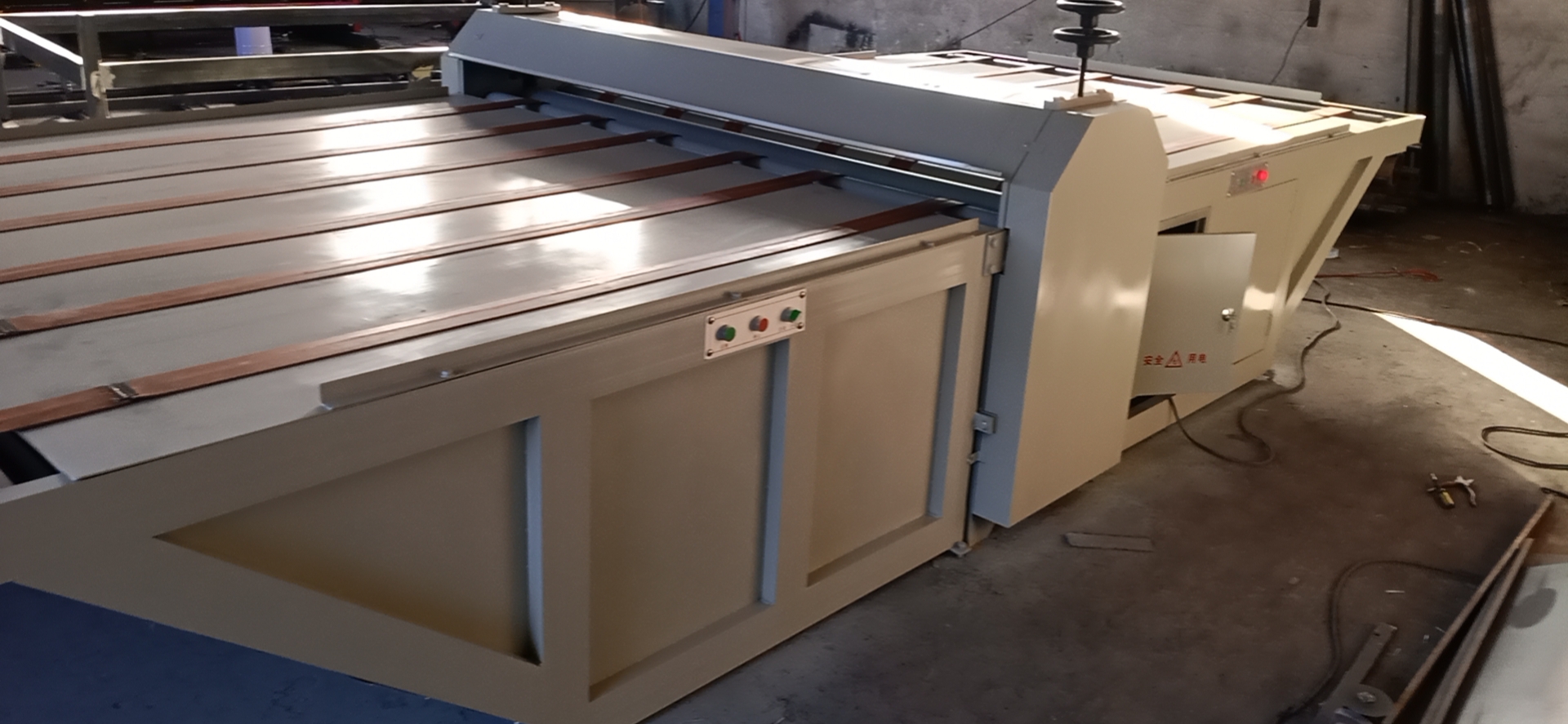 ML-1500/1600/1800 die cutting and creasing machine