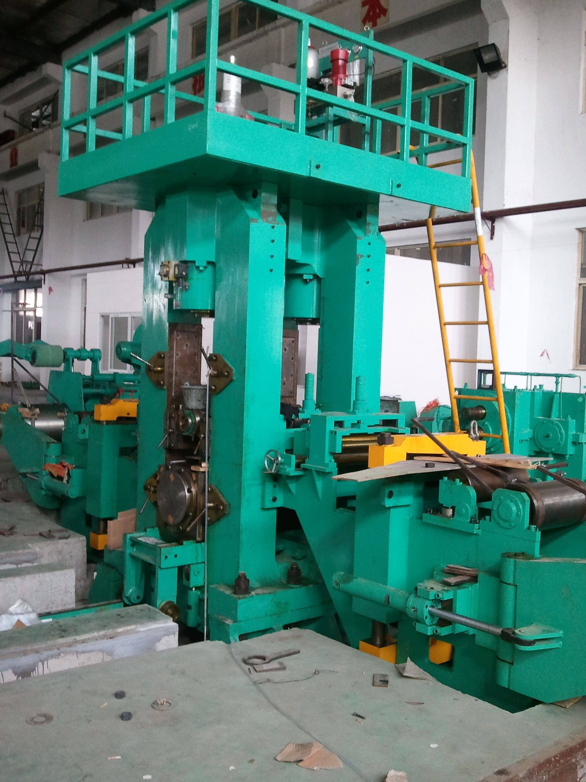 Máquina de fresado de precisión para operaciones de molinos de rodadura