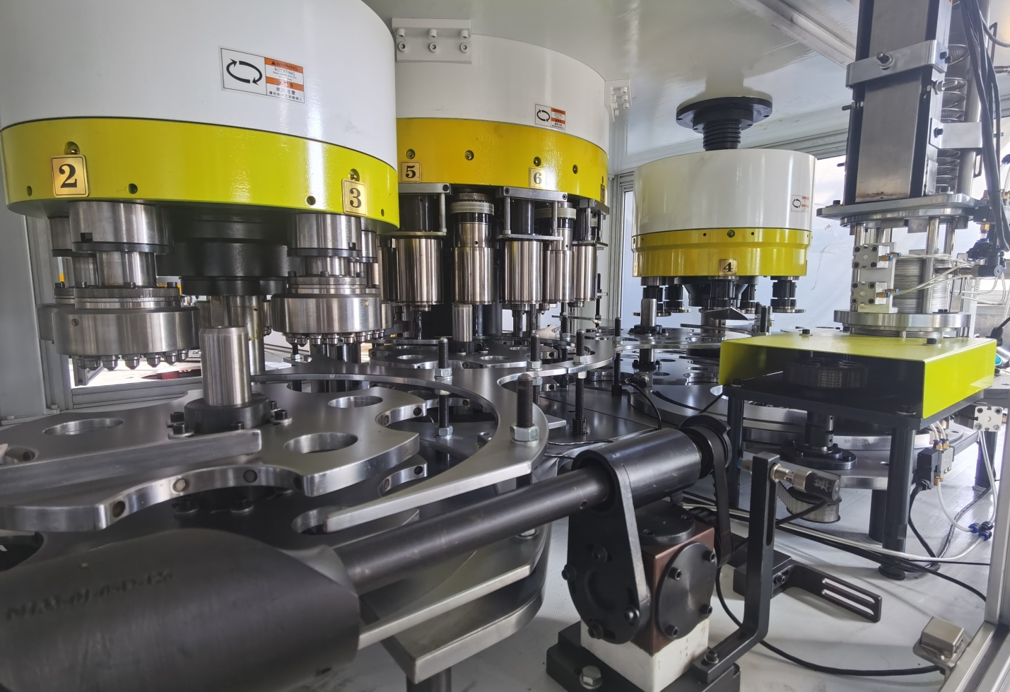 Vysokorychlostní výrobní linka na výrobu plechovek na nápoje