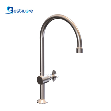 High-Arch Gooseneck Lab Faucet for Scientific Applications