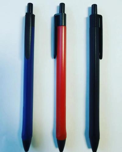 Exempel på färgglad hybridbläckpenna