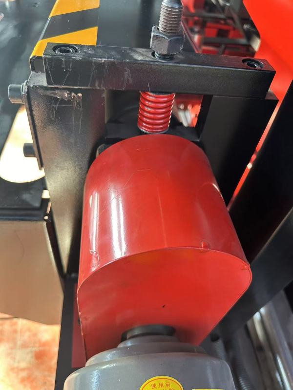 A flat bridge punching machine