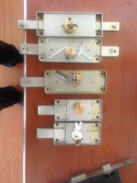 641D Roller shutter lock