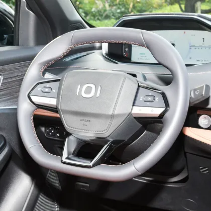 Chang'an Qiyuan Q05: Fashion Hybrid Electric Vehicle