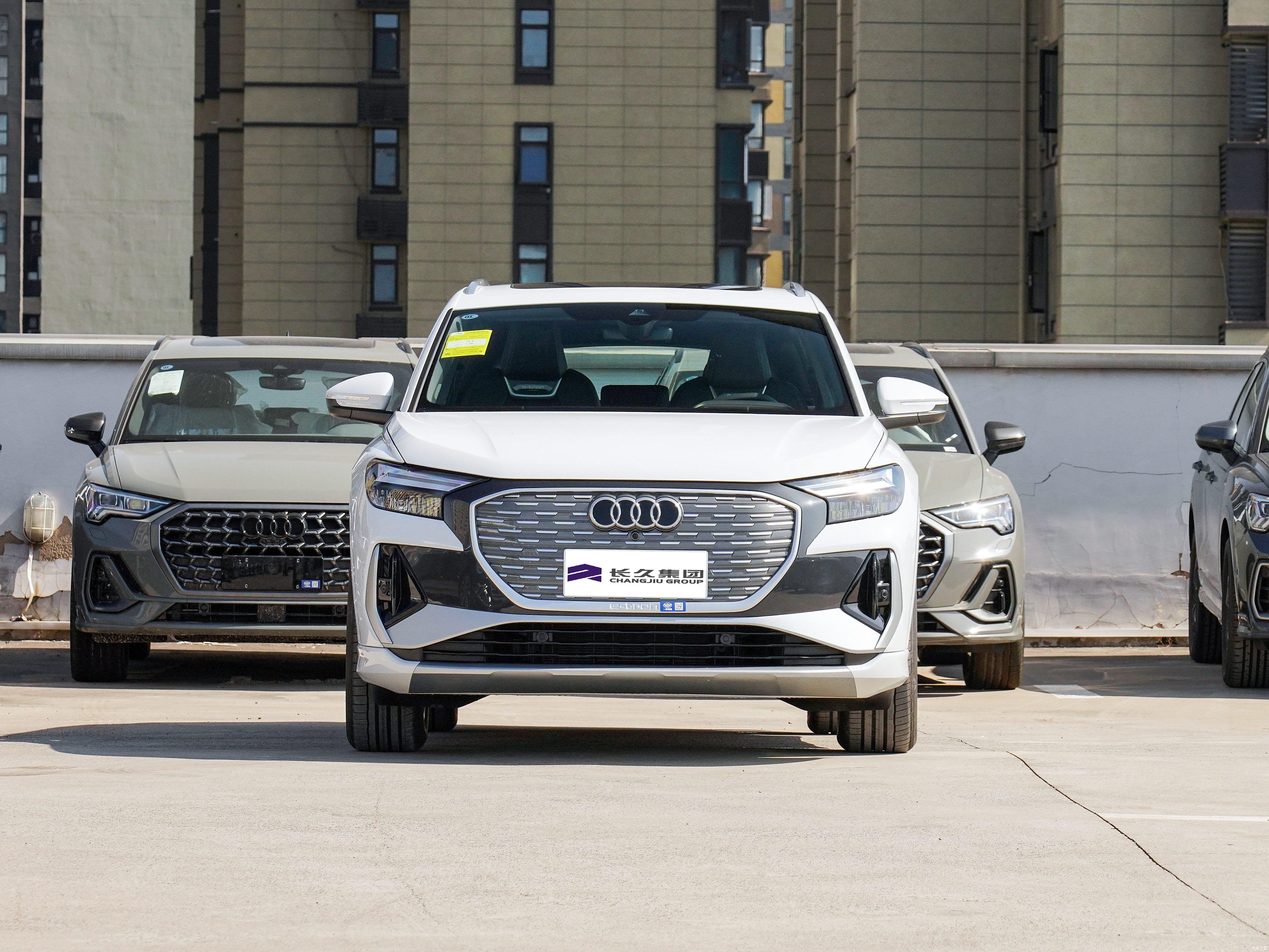 AudiQ4 e-tron Lexury Electric SUV Car