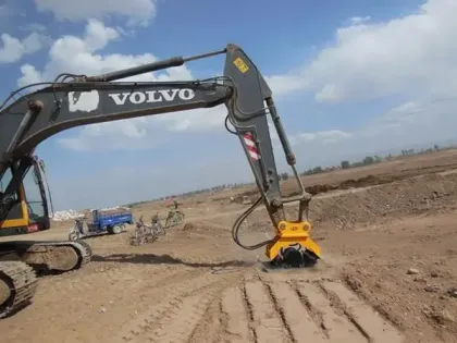 Excavator Attachments and Vibrating Plate Compactors for Construction Machinery