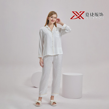 Камплект піжамы з белым золатам з леапардам