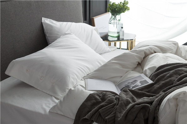 100% Cotton Warm Bed Linen Duvet Cover Set to Enhance Your Sleep
