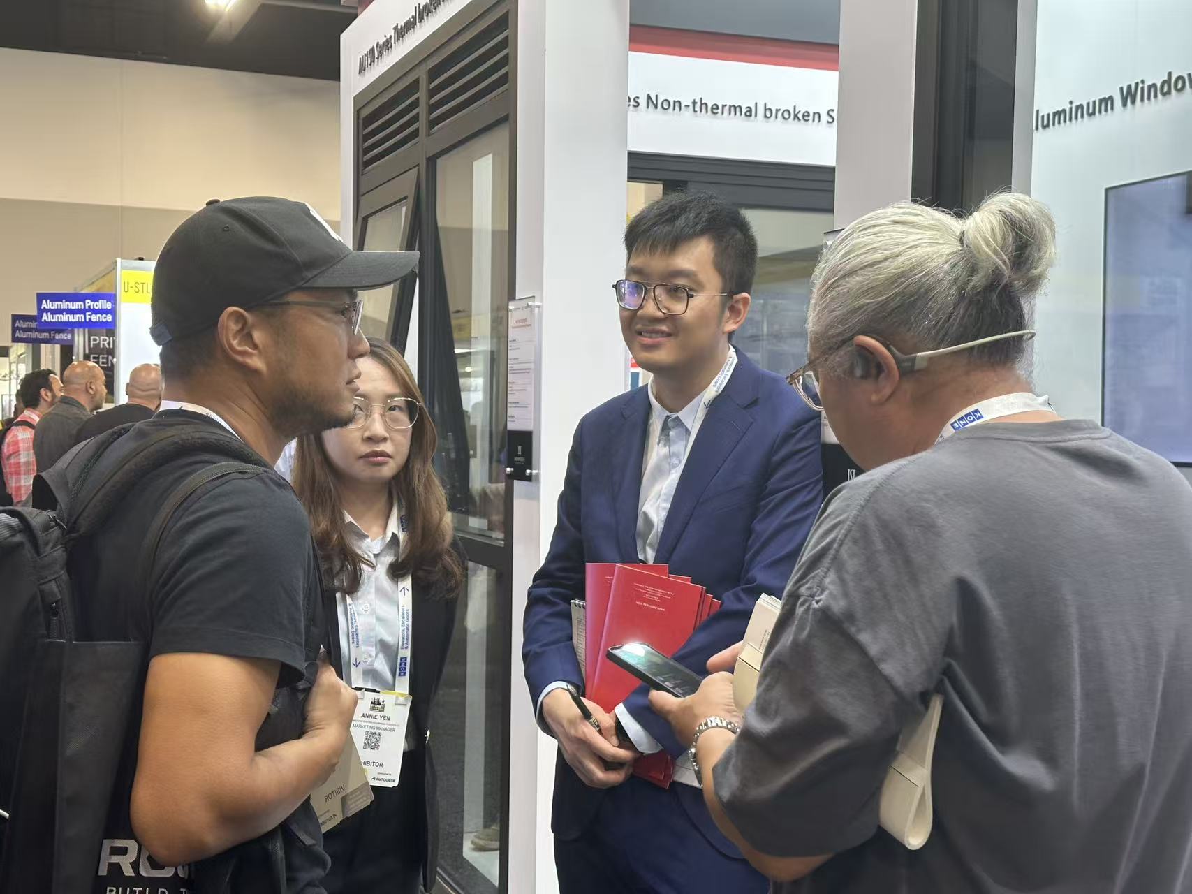 A large number of overseas customers and industry partners