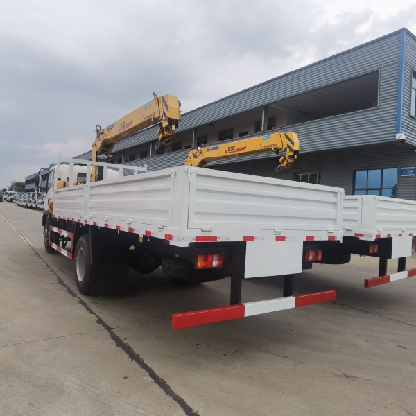 HOWO crane transport truck with crane and box