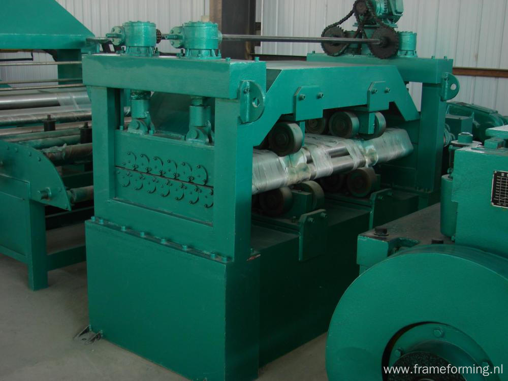 Thin sheet leveling and cut to length machine