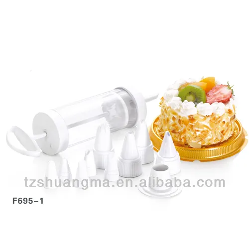 tools to decorate cakes