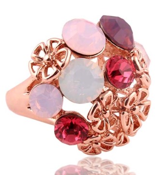 Luxurious opal flower ring