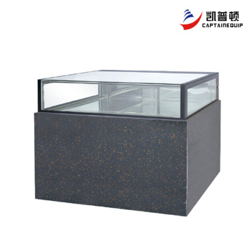 Роскошный холодильник с шоколадной витриной и плоской стеклянной поверхностью