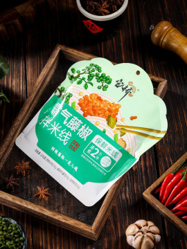 Fiery Yunnan Rice Noodles Infused with Fresh Peppers