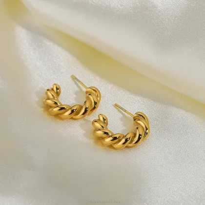 2021 Trendy Gold Plated Hoop Earrings: Wholesale Collection of Celebrities' Favorite Dainty Jewelry
