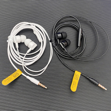 Cheap Wholesale 3.5mm Wired Earphones with Bass and Mic