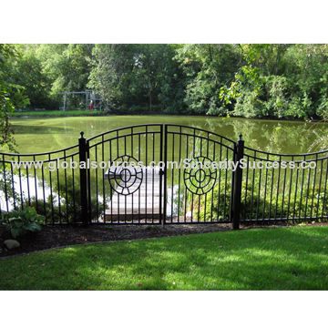 Wrought Iron Fences with Powder Coating, European Style, Customized Designs are Accepted