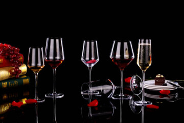 Hand blown high end crystal red wine glass