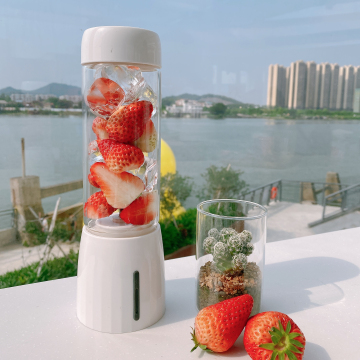 ICE CRUSH 7.4V USB Smoothie Maker - Portable Personal Size Blender with 6 Blades