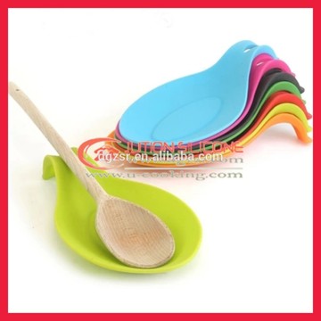 Food grade fashion design silicone spoon mat for kitchen tools