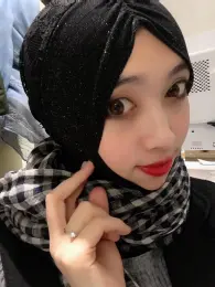 Black knitted gauze scarf
