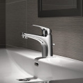 Single Lever Chrome Copper Bathroom Faucet on Sale