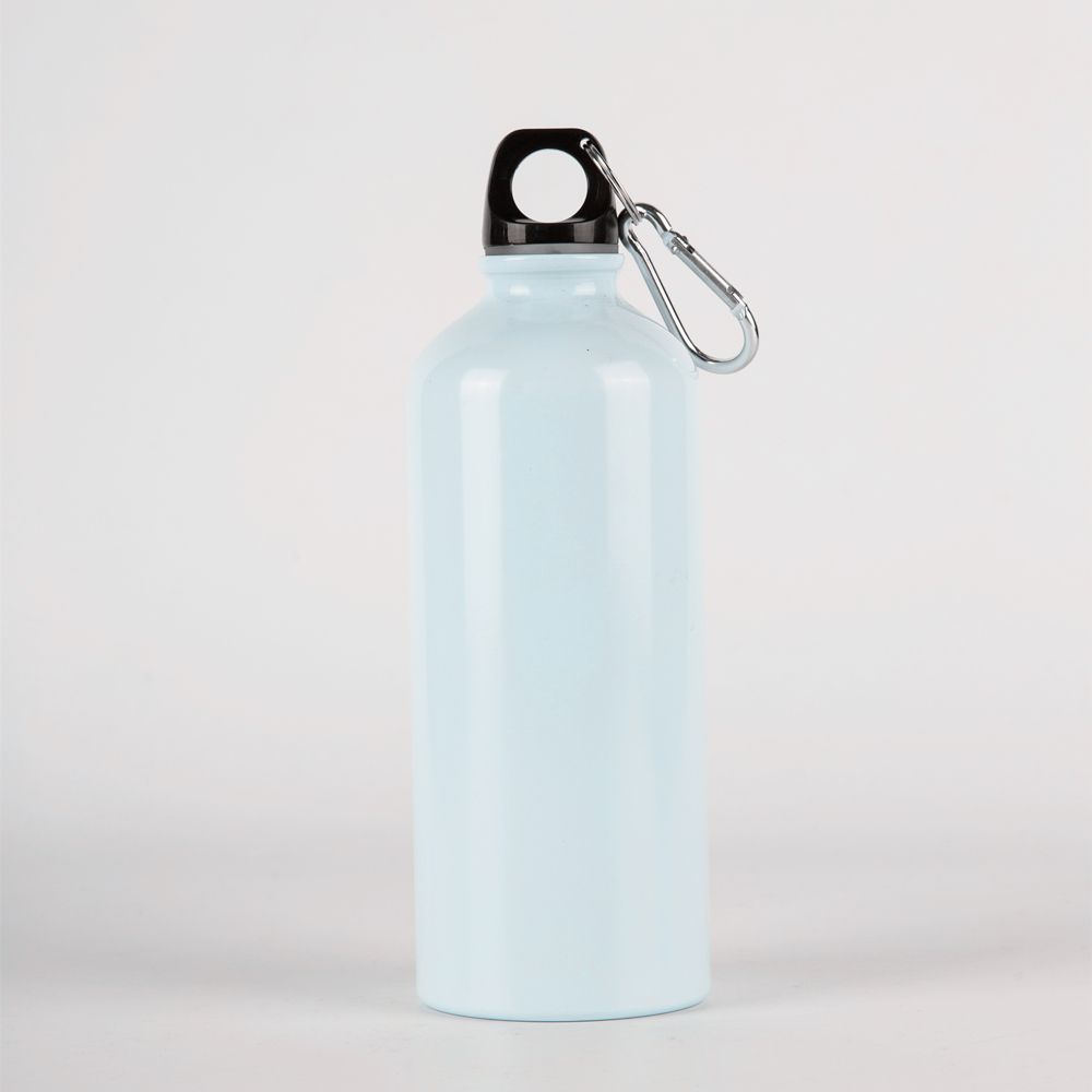 Botella de agua de aluminio del metal aislada con el cepillo