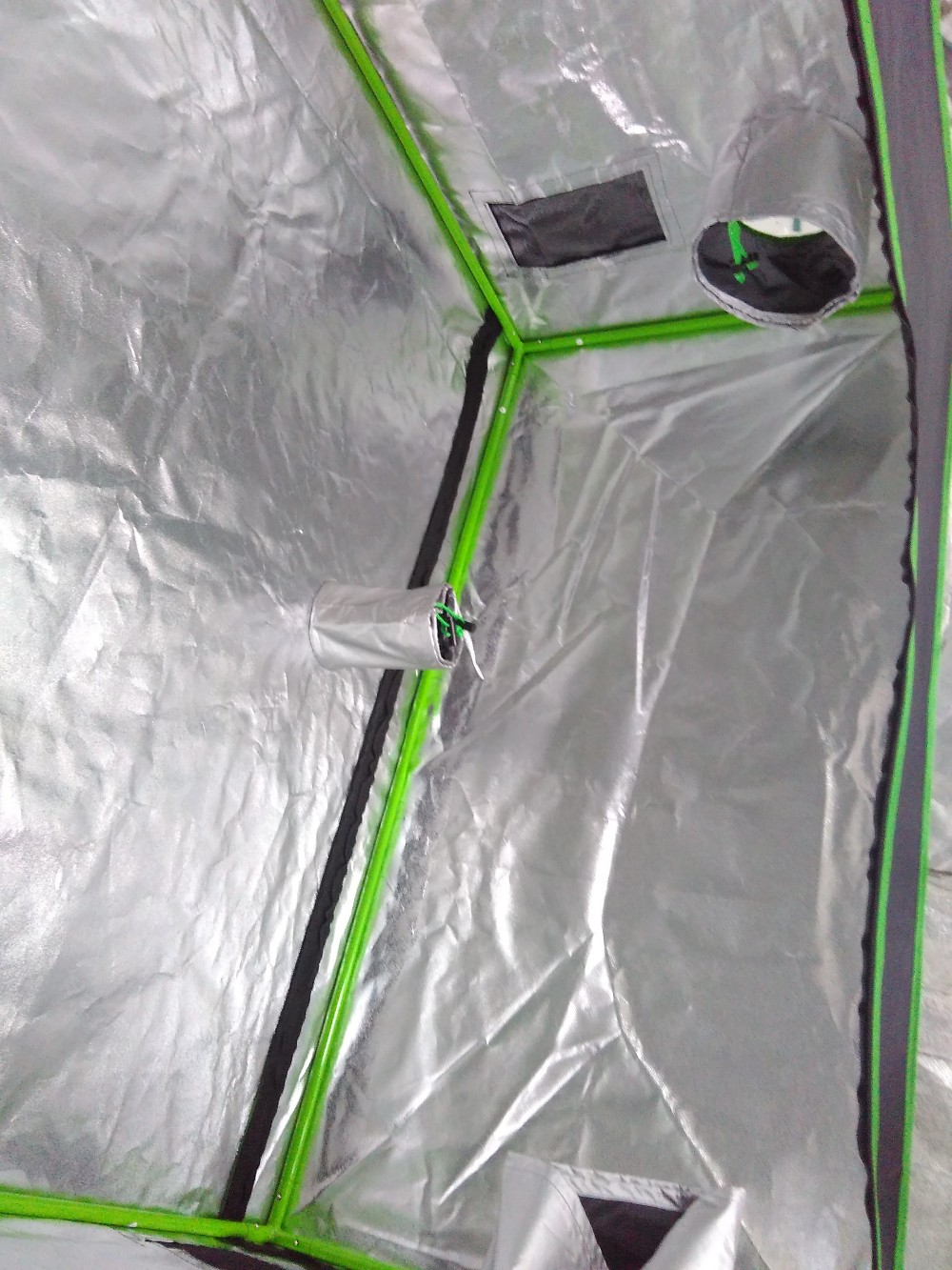 Hydroponic growing tent