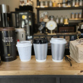 Xícaras de café ecológicas com design de borda curva