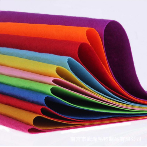Rollo de tela de fieltro decorativo no tejido de aguja con aguja