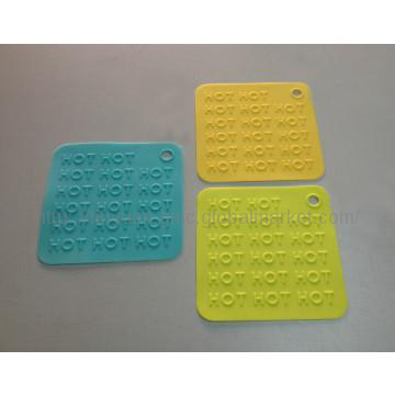 SILICONE TRIVET MAT WITH \"HOT\" WORDING