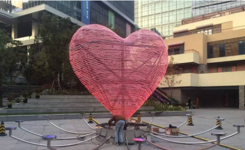 Metal Heart moderna scultura all'aperto di LoveSculpture