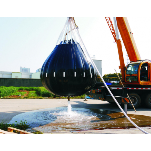 Test des sacs d'eau de poids pour les tests de charge de grue